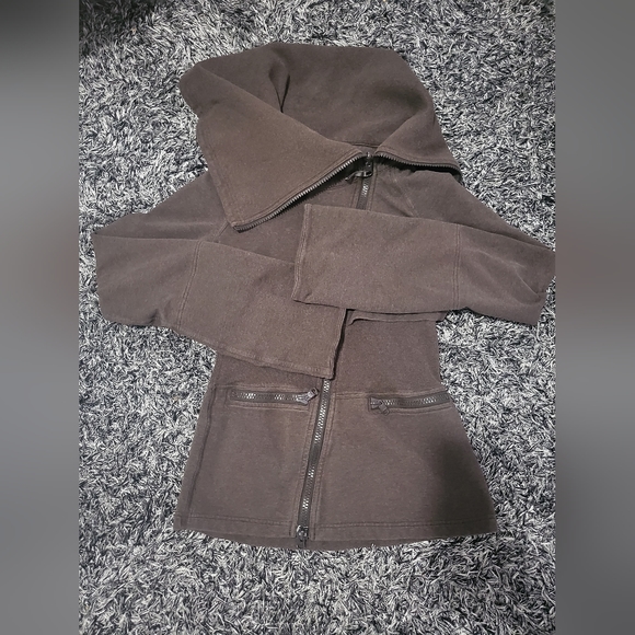 COVETED Lululemon Over The Top Jacket size 4 Heathered Fox Brown Asymmetrical - Picture 2 of 5